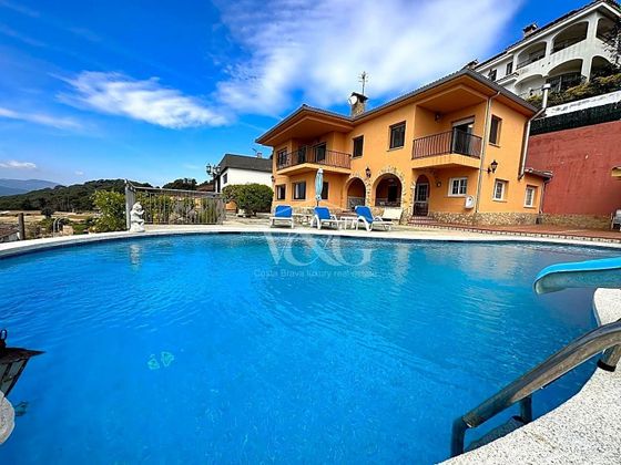 Foto 2 de Chalet en venta en Urbanitzacions de 7 habitaciones con terraza y piscina