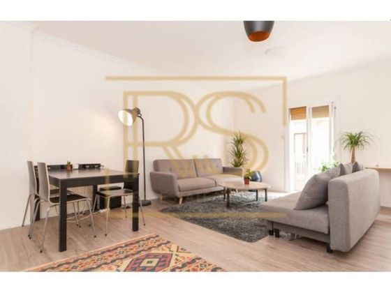 Foto 1 de Alquiler de piso en El Raval de 2 habitaciones con terraza y muebles