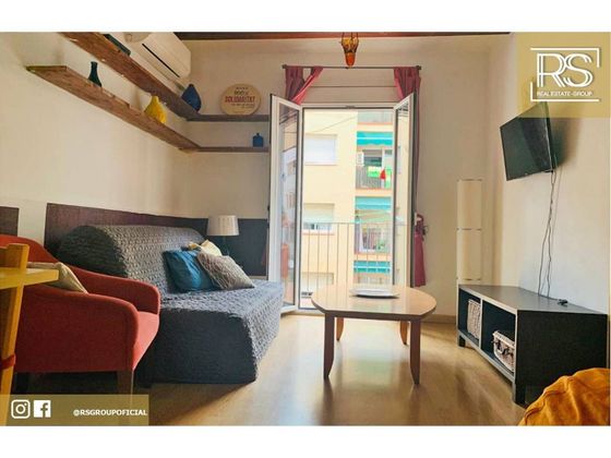 Foto 1 de Alquiler de piso en El Poble Sec - Parc de Montjuïc de 2 habitaciones con muebles y balcón