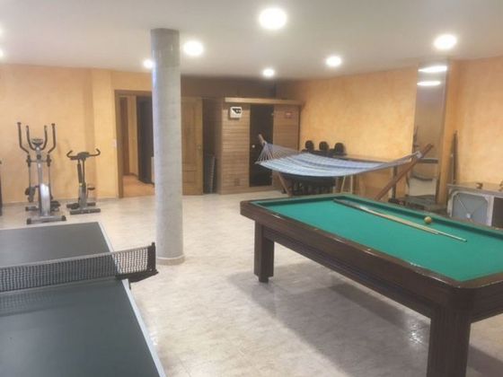 Foto 2 de Chalet en venta en Llagostera de 4 habitaciones con terraza y piscina