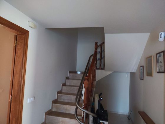 Foto 2 de Casa adosada en venta en Llagostera de 5 habitaciones con garaje y calefacción