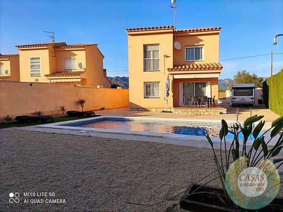 Foto 2 de Chalet en venta en Les Tres Cales de 3 habitaciones con piscina y jardín