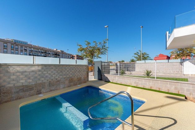Foto 2 de Venta de piso en Zona Pueblo de 3 habitaciones con terraza y piscina