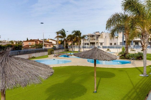 Foto 2 de Casa en venta en Nueva Torrevieja - Aguas Nuevas de 3 habitaciones con terraza y piscina