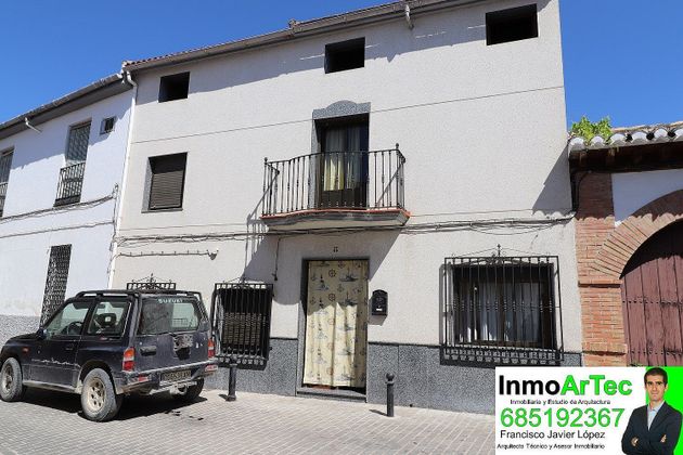 Foto 1 de Casa adosada en venta en calle Molinos de Íllora de 5 habitaciones con terraza y jardín