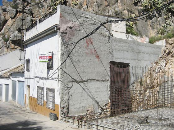 Foto 1 de Casa adossada en venda a calle Castillo de 3 habitacions amb terrassa