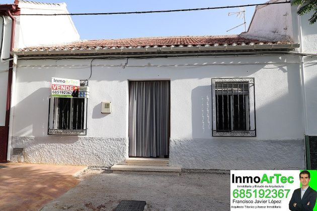 Foto 1 de Casa adossada en venda a avenida De Granada de 2 habitacions amb piscina i jardí