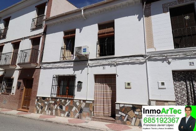 Foto 1 de Casa adossada en venda a calle Santa Ana de Illora de 4 habitacions amb terrassa i jardí