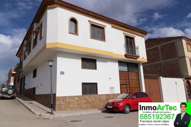 Foto 1 de Venta de casa adosada en calle Cerezo de 5 habitaciones con terraza y aire acondicionado