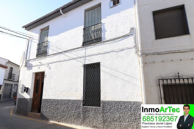 Foto 1 de Casa adosada en venta en calle Molinos de Illora de 4 habitaciones con terraza y jardín