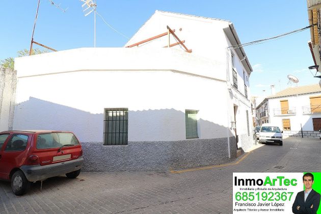 Foto 2 de Casa adossada en venda a calle Molinos de Illora de 4 habitacions amb terrassa i jardí