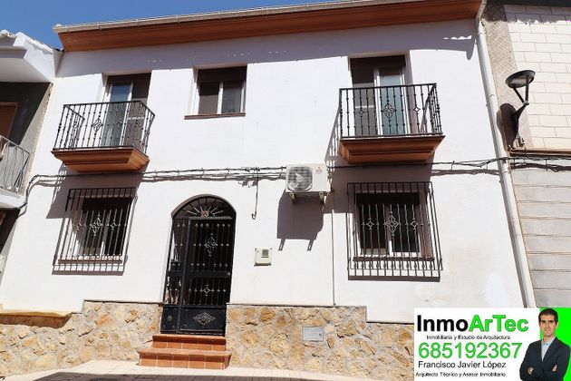 Foto 1 de Casa adossada en venda a calle San Sebastián de Íllora de 5 habitacions amb piscina i jardí