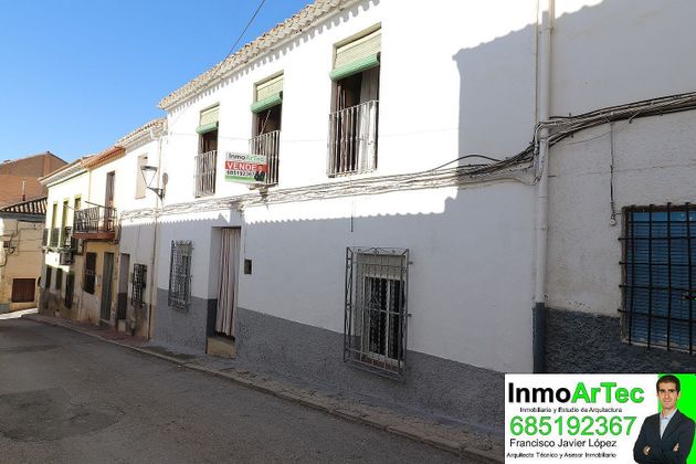 Foto 1 de Casa adossada en venda a calle San Sebastian de Illora de 6 habitacions amb piscina i jardí