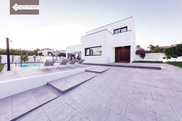 Foto 2 de Chalet en alquiler en Nueva Alcántara de 5 habitaciones con terraza y piscina