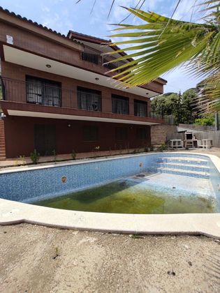 Foto 1 de Venta de casa adosada en Llinars del Valles de 4 habitaciones con terraza y piscina