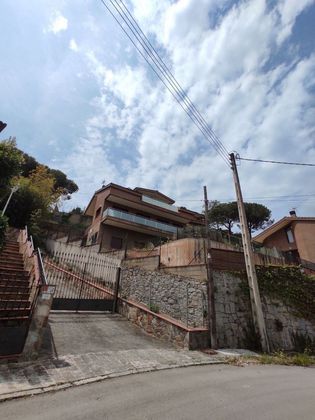 Foto 2 de Casa adossada en venda a Llinars del Valles de 4 habitacions amb terrassa i piscina