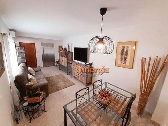 Foto 1 de Dúplex en venda a Centre - Cornellà de Llobregat de 4 habitacions amb balcó i aire acondicionat