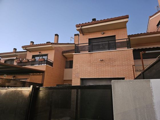 Foto 2 de Venta de casa en Yuncos de 4 habitaciones con terraza y garaje