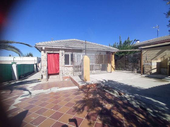 Foto 2 de Venta de casa adosada en Palomeque de 3 habitaciones con piscina y aire acondicionado