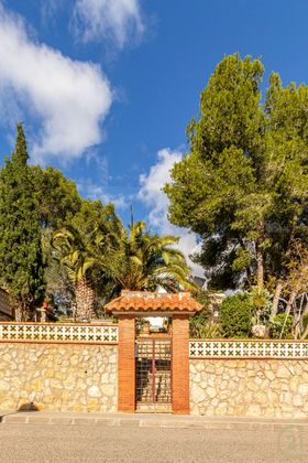 Foto 1 de Casa en venda a calle Puig de Les Forques de 4 habitacions amb piscina i garatge