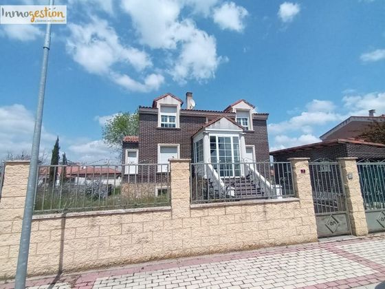 Foto 1 de Xalet en venda a Villanueva de Duero de 4 habitacions amb terrassa i garatge