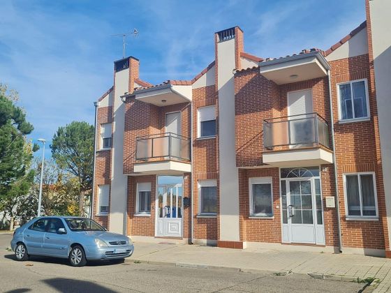 Foto 1 de Casa en venda a Aldeamayor de San Martín de 4 habitacions amb terrassa i balcó