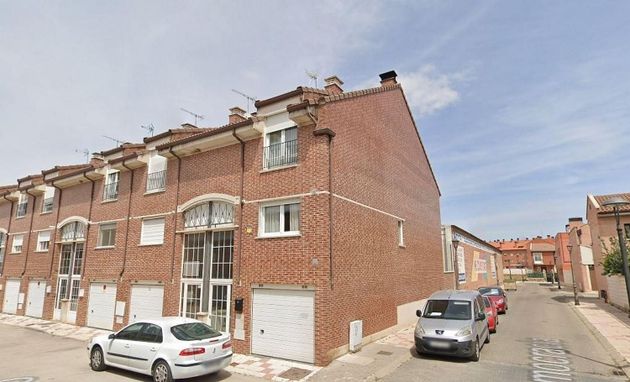 Foto 1 de Casa en venda a Santovenia de Pisuerga de 4 habitacions amb jardí i calefacció