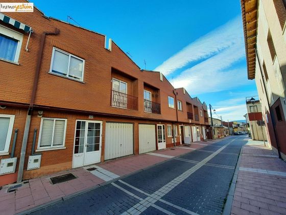 Foto 1 de Venta de casa en Tudela de Duero de 4 habitaciones con terraza y garaje