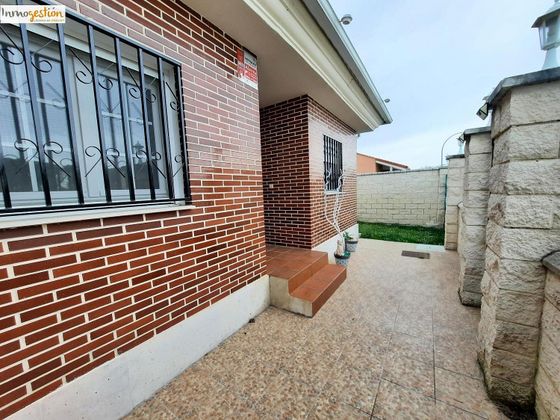 Foto 2 de Xalet en venda a Santibáñez de Valcorba de 3 habitacions amb piscina i garatge