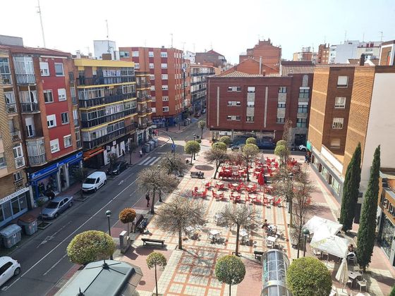 Foto 2 de Piso en venta en Delicias de 3 habitaciones con terraza y balcón