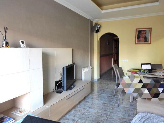 Foto 1 de Venta de piso en Montigalà -Sant Crist de 4 habitaciones con balcón y calefacción
