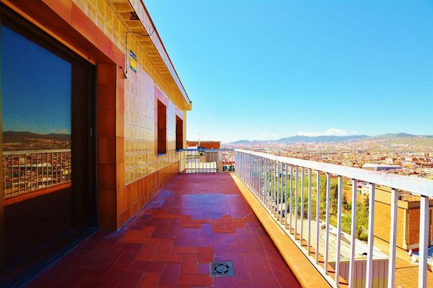 Foto 2 de Ático en venta en La Salut - Lloreda de 4 habitaciones con terraza y calefacción