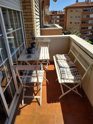 Foto 2 de Piso en venta en Can Clos - Avda. Catalunya de 3 habitaciones con piscina y balcón