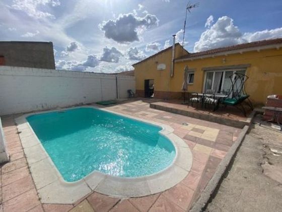 Foto 1 de Casa en venda a San Juan de la Encinilla de 3 habitacions amb terrassa i piscina