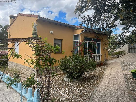 Foto 1 de Chalet en venta en Peñalba de Ávila de 2 habitaciones con piscina y jardín