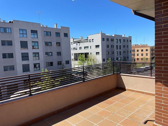 Foto 2 de Ático en alquiler en Tempranales de 3 habitaciones con terraza y piscina