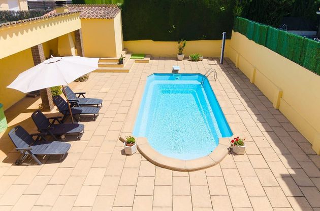 Foto 2 de Xalet en venda a Fontcoberta de 5 habitacions amb terrassa i piscina
