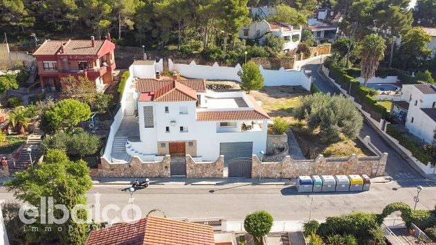 Foto 2 de Xalet en venda a calle Vall D'aran de 3 habitacions amb garatge i jardí