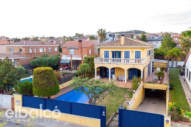 Foto 2 de Chalet en venta en calle Hipòcratesromaní de 5 habitaciones con terraza y piscina