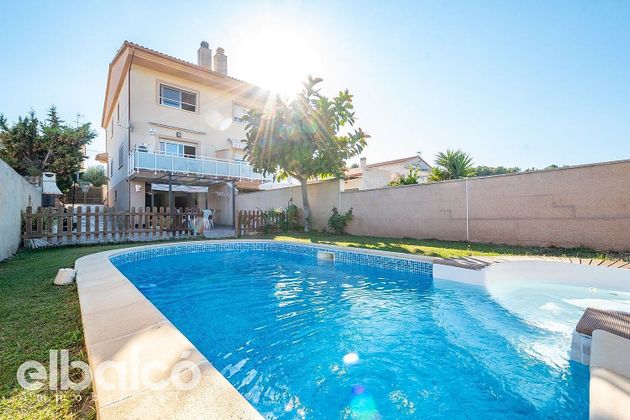 Foto 1 de Casa adossada en venda a calle Del Blat de 3 habitacions amb terrassa i piscina