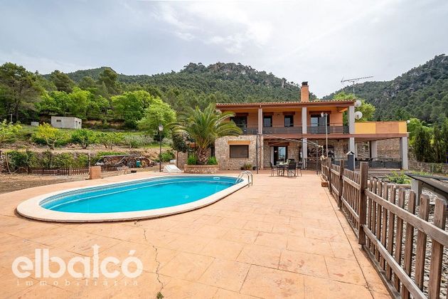 Foto 2 de Casa en venda a barrio Prenafeta de 6 habitacions amb terrassa i piscina