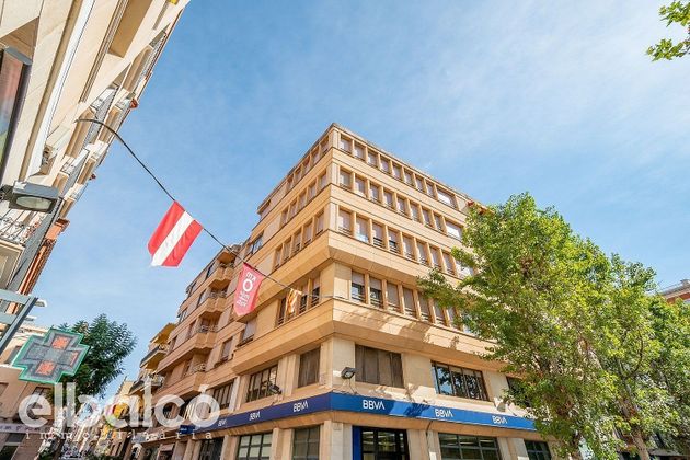 Foto 1 de Venta de piso en calle Jaume Huguet de 5 habitaciones con balcón y calefacción