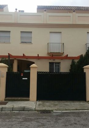 Foto 1 de Casa adosada en venta en urbanización Duquesa Golf Villas de 3 habitaciones con terraza y piscina