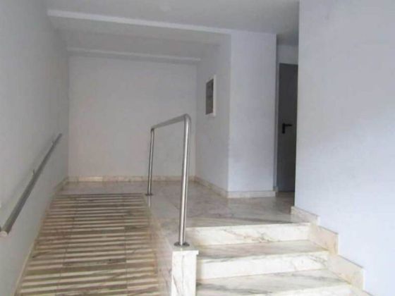 Foto 2 de Venta de piso en calle Ebro de 2 habitaciones con garaje y calefacción