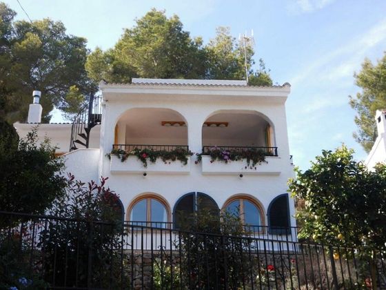 Foto 2 de Chalet en venta en calle Columbreta Grande de 4 habitaciones con terraza y jardín