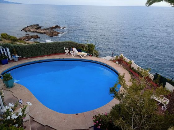 Foto 1 de Venta de chalet en Zona Playa de la Concha de 5 habitaciones con terraza y piscina