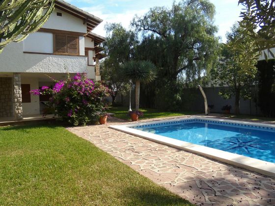 Foto 2 de Chalet en venta en Curva - Heliópolis de 6 habitaciones con terraza y piscina