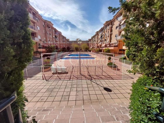 Foto 2 de Pis en venda a Poniente-Norte - Miralbaida - Parque Azahara de 2 habitacions amb terrassa i piscina