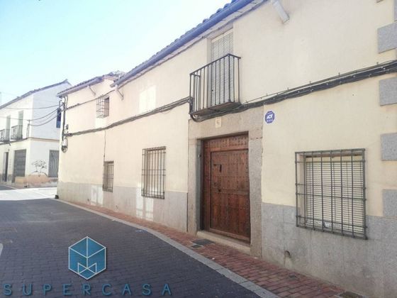 Foto 1 de Casa en venta en Sonseca de 6 habitaciones con terraza y garaje