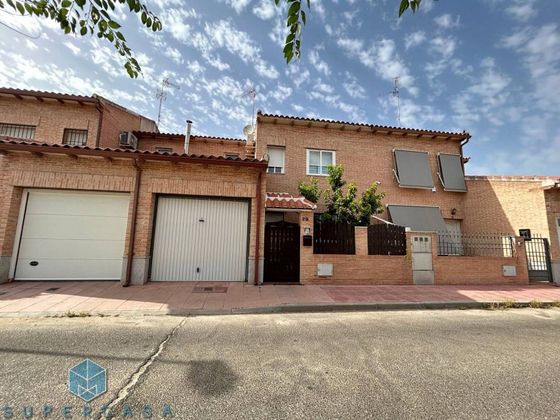 Foto 1 de Casa adossada en venda a Torrijos de 3 habitacions amb garatge i aire acondicionat